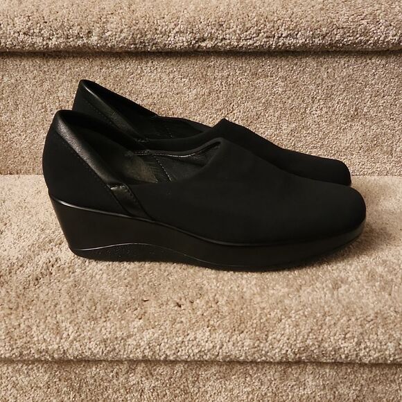 Stuart Weitzman Women's "Walker" Black Micro-Stretch Heeled Shoes Size 9.5 - Picture 1 of 15